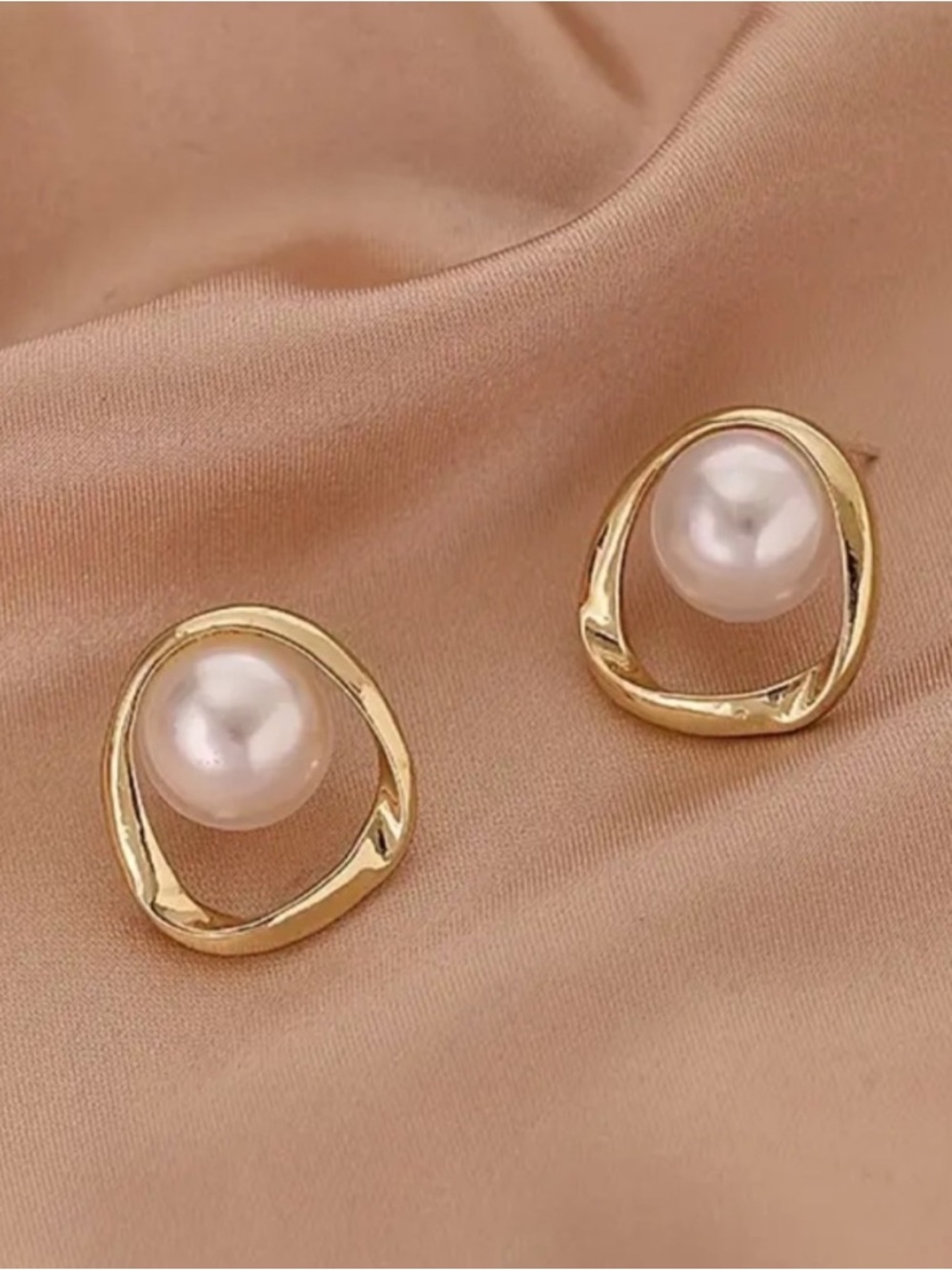 Gold Pearl Stud Earrings - Elegant Women Jewelry